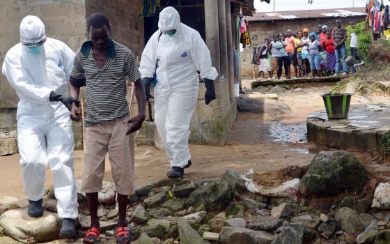 Declara OMS emergencia mundial por brote de ébola en el Congo