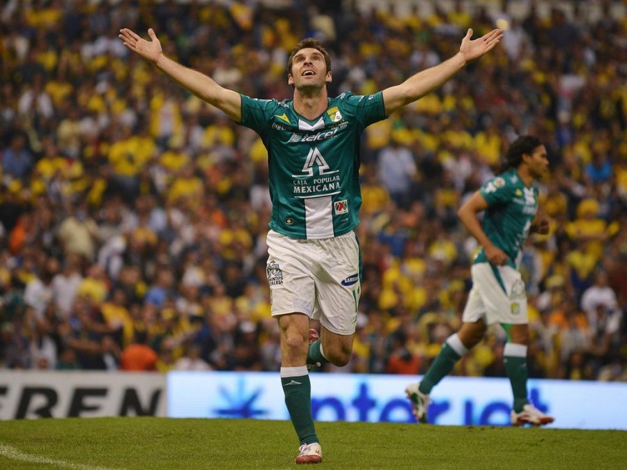 Suspenden un partido a Mauro Boselli, por creerse Maradona