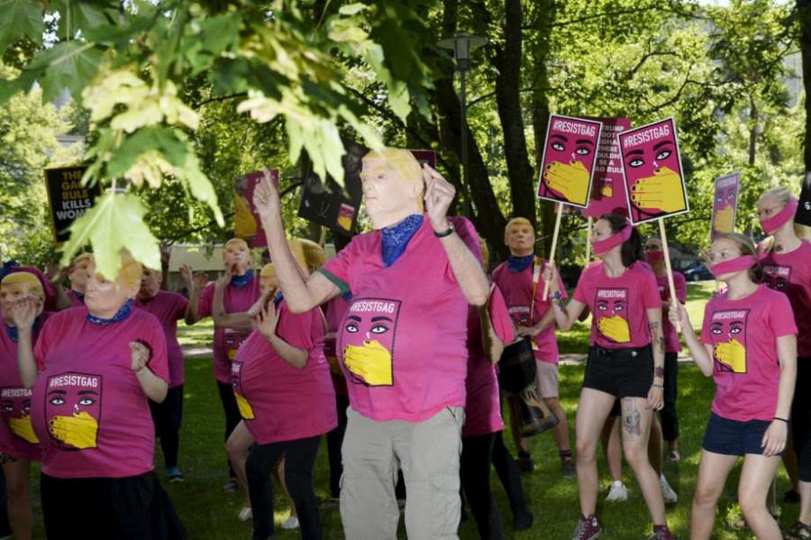 Reciben a Trump con protestas en Finlandia por varios temas