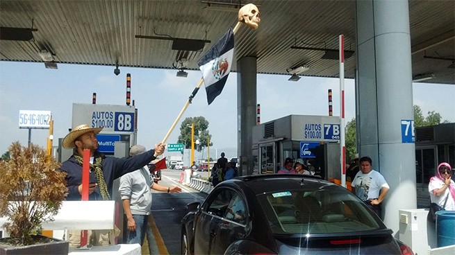 CNTE da libre paso en caseta de la MÃ©xico-Puebla