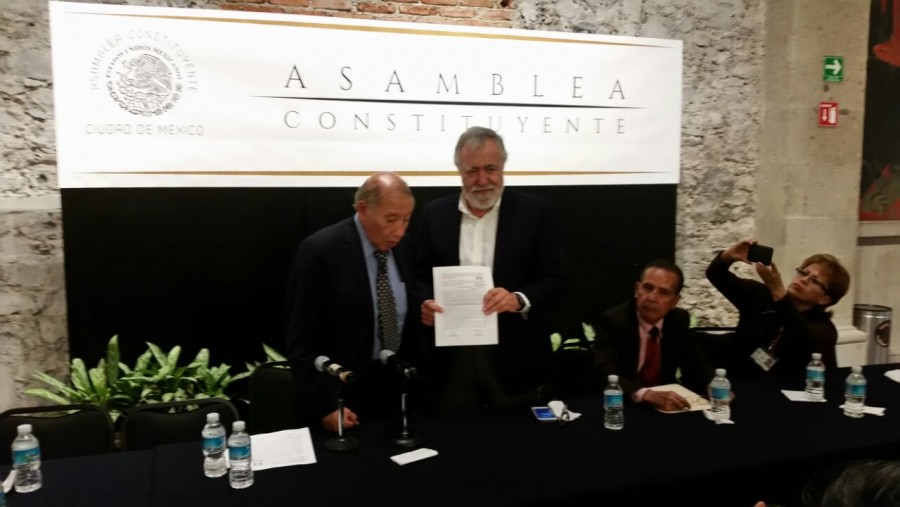 Recibe Alejando Encinas iniciativa para tutelar derechos de periodistas