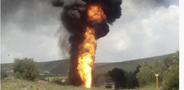 Explosión de ducto de Pemex deja muertos en Veracruz