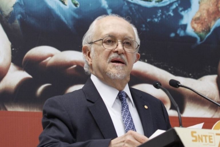 Senado lamenta y guarda minuto de silencio por fallecimiento de Mario Molina