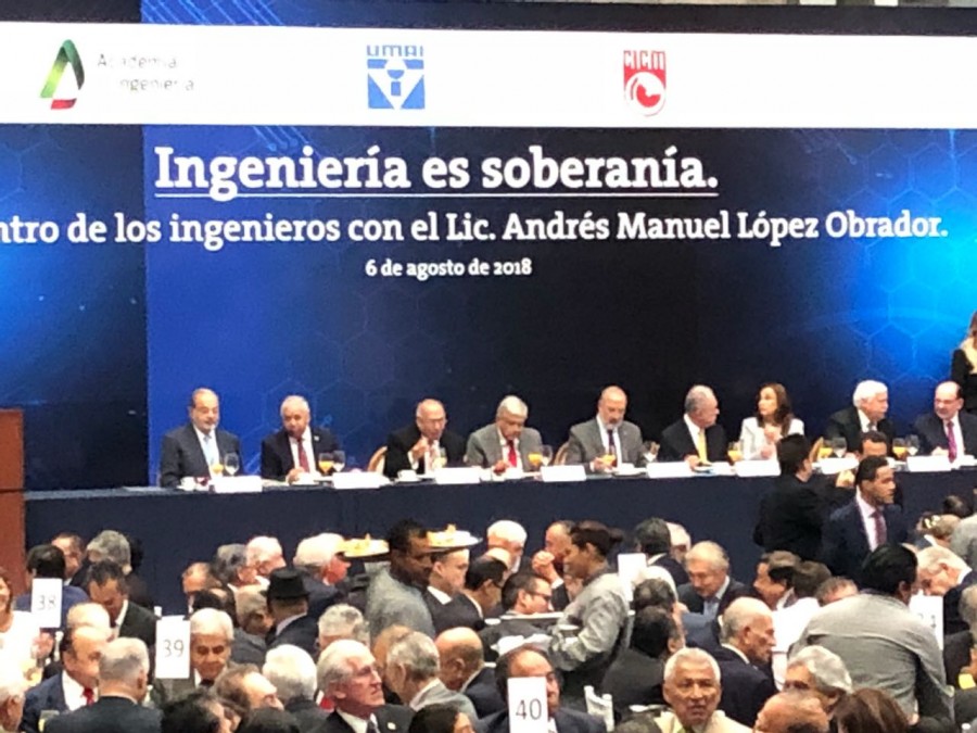 AMLO pide a Ingenieros ayudarlo sin cobrar en el tema del NAICM