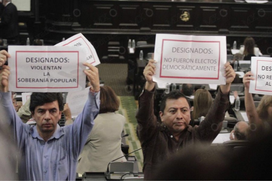 Morena protesta contra Augusto Gómez