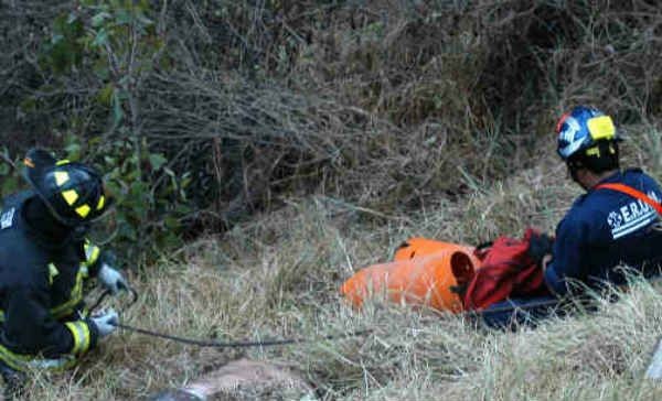 Rescatan con vida a cinco jÃ³venes de un barranco en la CDMX