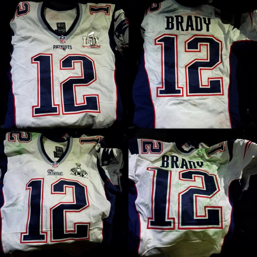 Tom Brady recibe el jersey robado