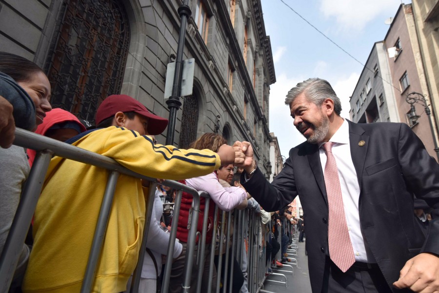 Alista ALDF comparecencia de Monreal