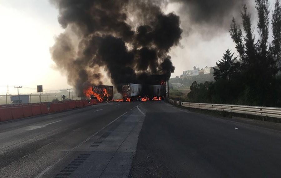 Choque en carretera MÃ©xico-QuerÃ©taro deja 2 personas muertas