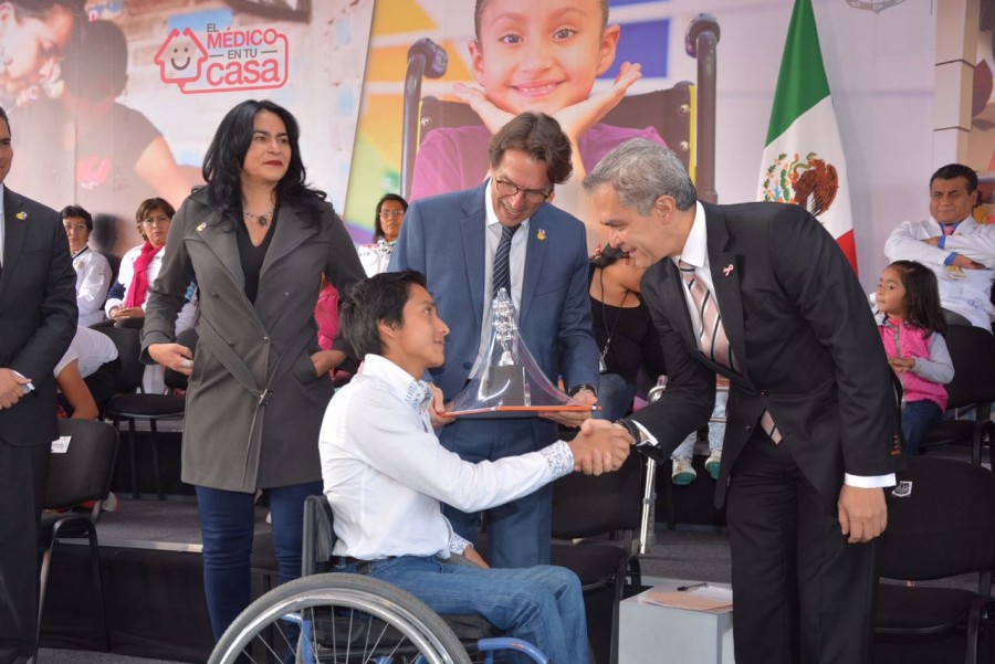 Médico en Tu Casa firma convenio con Teletón para llevar terapias a niños con discapacidad