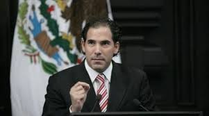 Presidente del Senado manda a estudiar a López Obrador