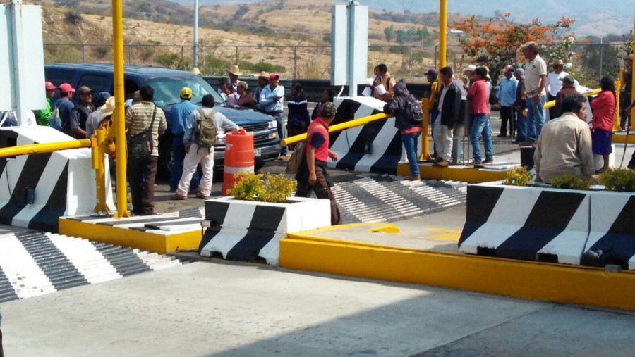 Caseta de Huitzu es tomada por grupos de manifestantes
