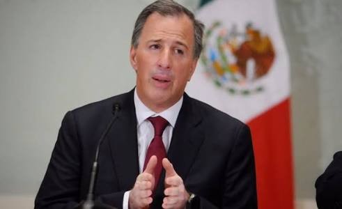 Meade se registra como aspirante presidencial por Nueva Alianza
