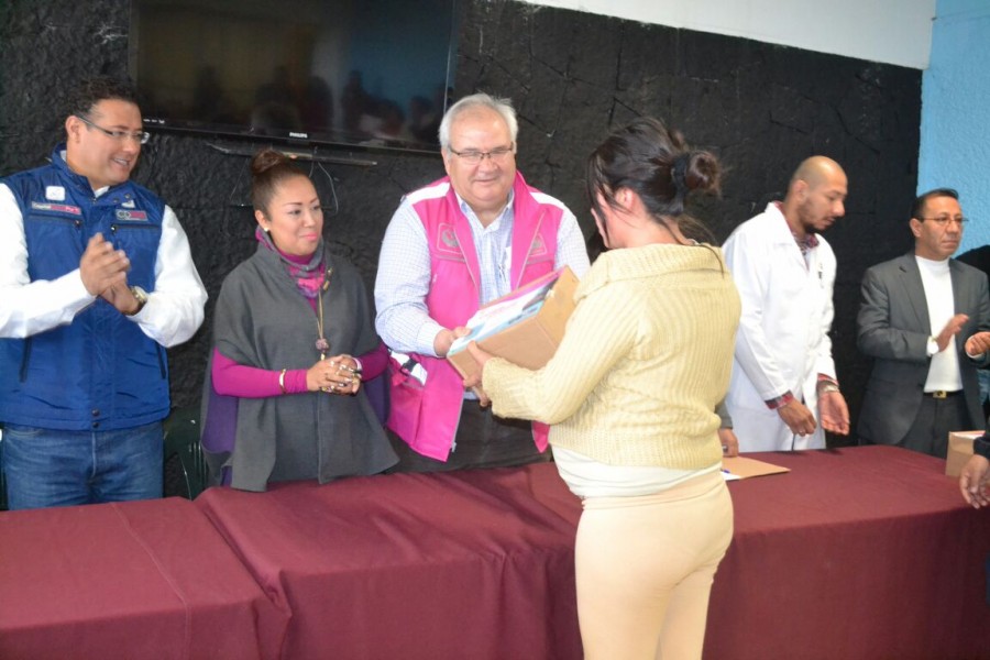 Llevan feria de servicios a penal de Santa Martha