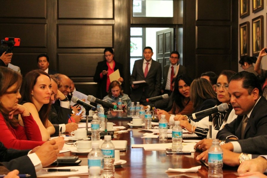 Constituyente da derecho de audiencia a delegados