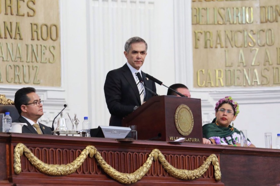Mancera pide a Peña no ahorcar la CdMx