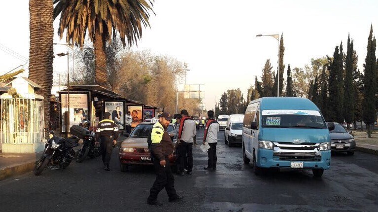 Infraccionan a 12 unidades de transporte público concesionado en la CDMX