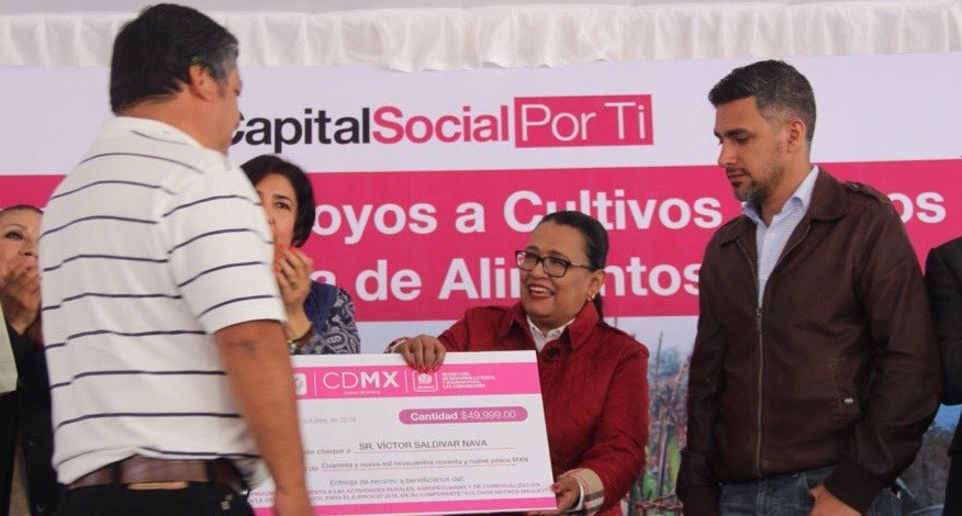 Entrega Sederec 5 mdp al campo de la CdMx