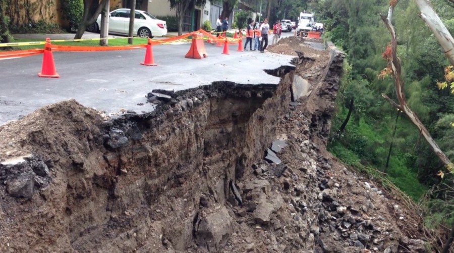 Colapsa muro en Miguel Hidalgo
