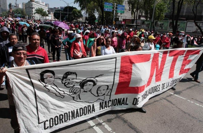 Marcha CNTE hacia San Lázaro contra Informe de Gobierno