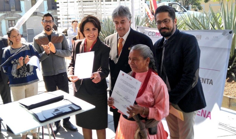 Firman contrato de compra-venta del predio para el Centro Cultural y Artesanal Indígena de la CDMX