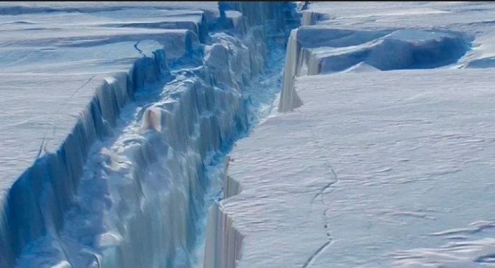 El iceberg A68 uno de los mas grandes de la historia se desprendió de la Antártida