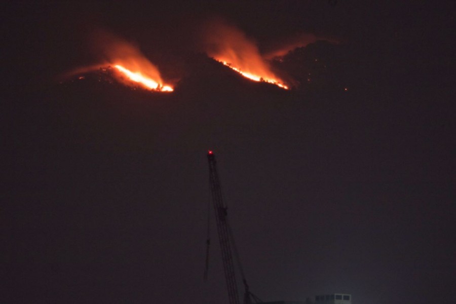 Controlan por completo incendio en el Pico del Águila