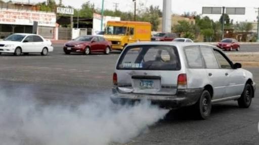 Hasta 4 mil pesos de multa a autos contaminantes en el Valle de México