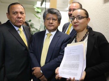 Perredistas emiten demanda de juicio político contra Tomas Zerón en caso Ayotzinapa