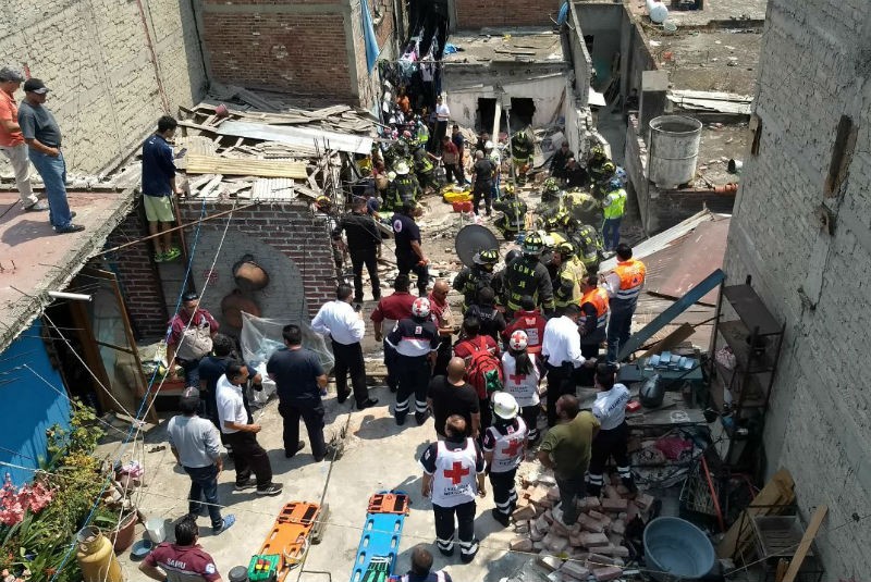 Al menos dos lesionados por explosión en una vivienda de Iztacalco
