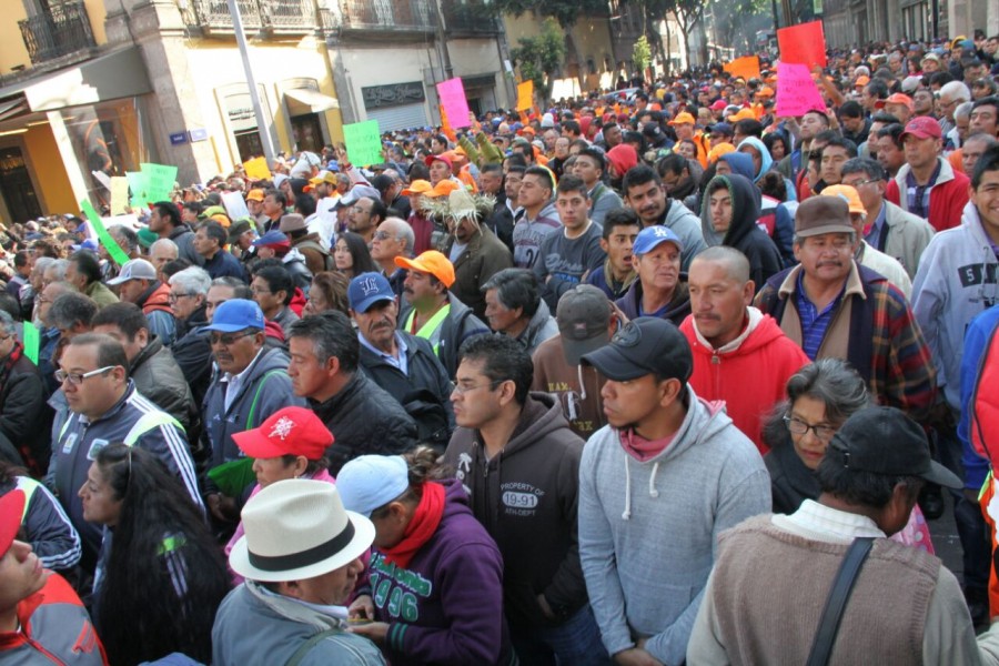 Protestan trabajadores de limpia en la Asamblea Constituyente. Se oponen a privatizar recolección de basura