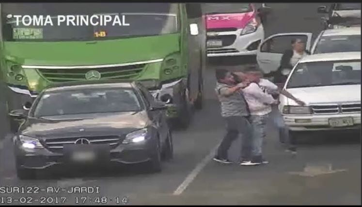 Detienen a delincuente en flagrancia en Álvaro Obregón