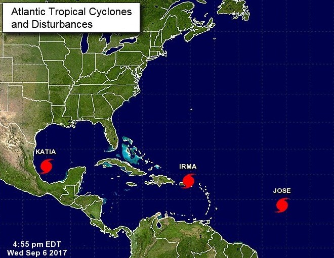 Tres huracanes amenazan el Atlántico