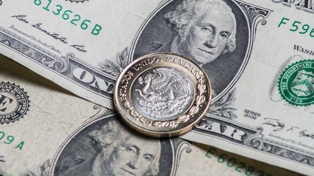 Dólar inicia la jornada con pérdida marginal, se vende a 19.93