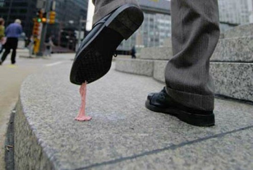 Propone Partido Verde multa de hasta 16 mil pesos por tirar chicle en las calles de la CDMX