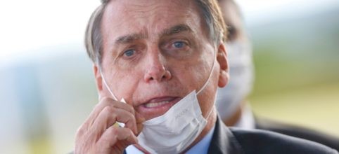 Bolsonaro amenaza con sacar a Brasil de la OMS