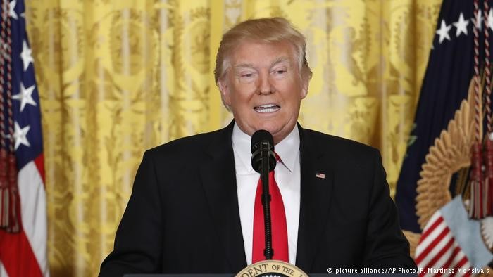 Advierte Trump a ex director del FBI de no abrir la boca