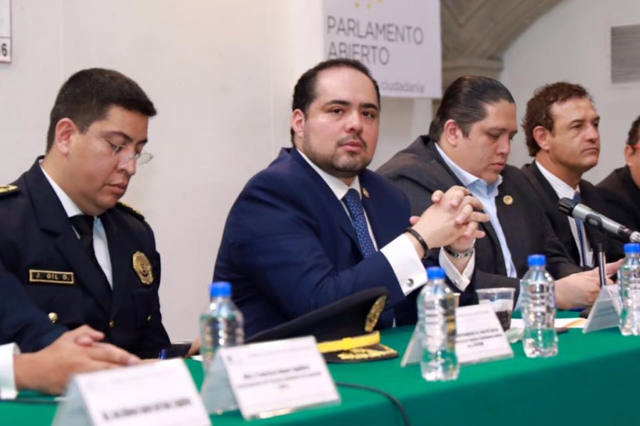Buscan regular a las escoltas en la CdMx