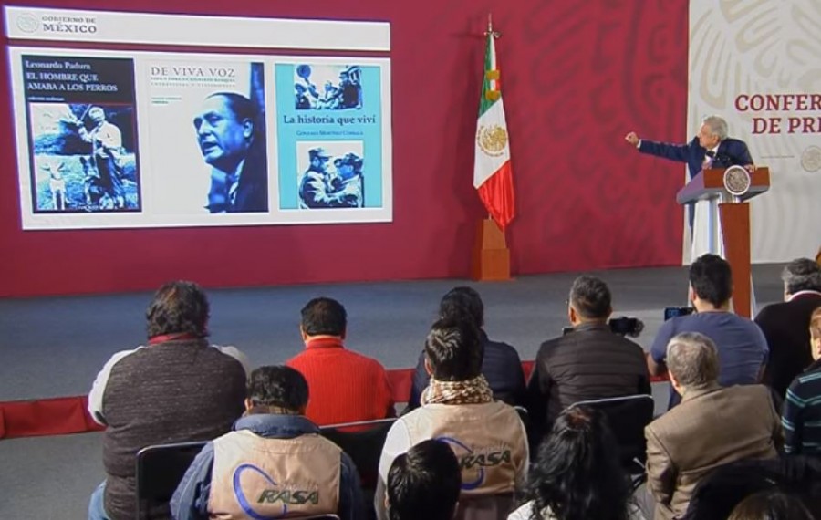Invita AMLO a comprar libros en el Buen Fin: recomienda títulos sobre exilio y asilo