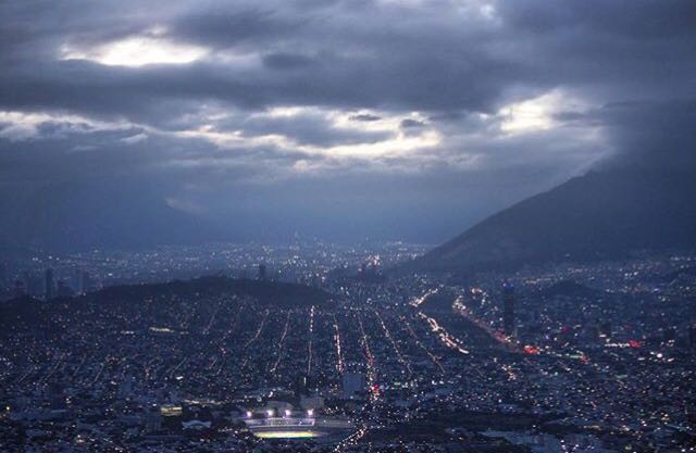 Interrumpen suministro de energía en Nuevo León, Tamaulipas y Coahuila