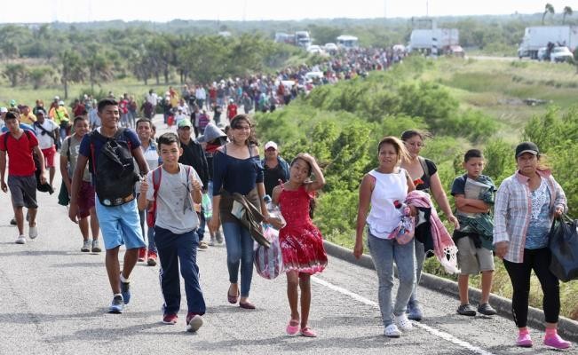 Migrantes parten de El Salvador al encuentro de nueva caravana hacia EU
