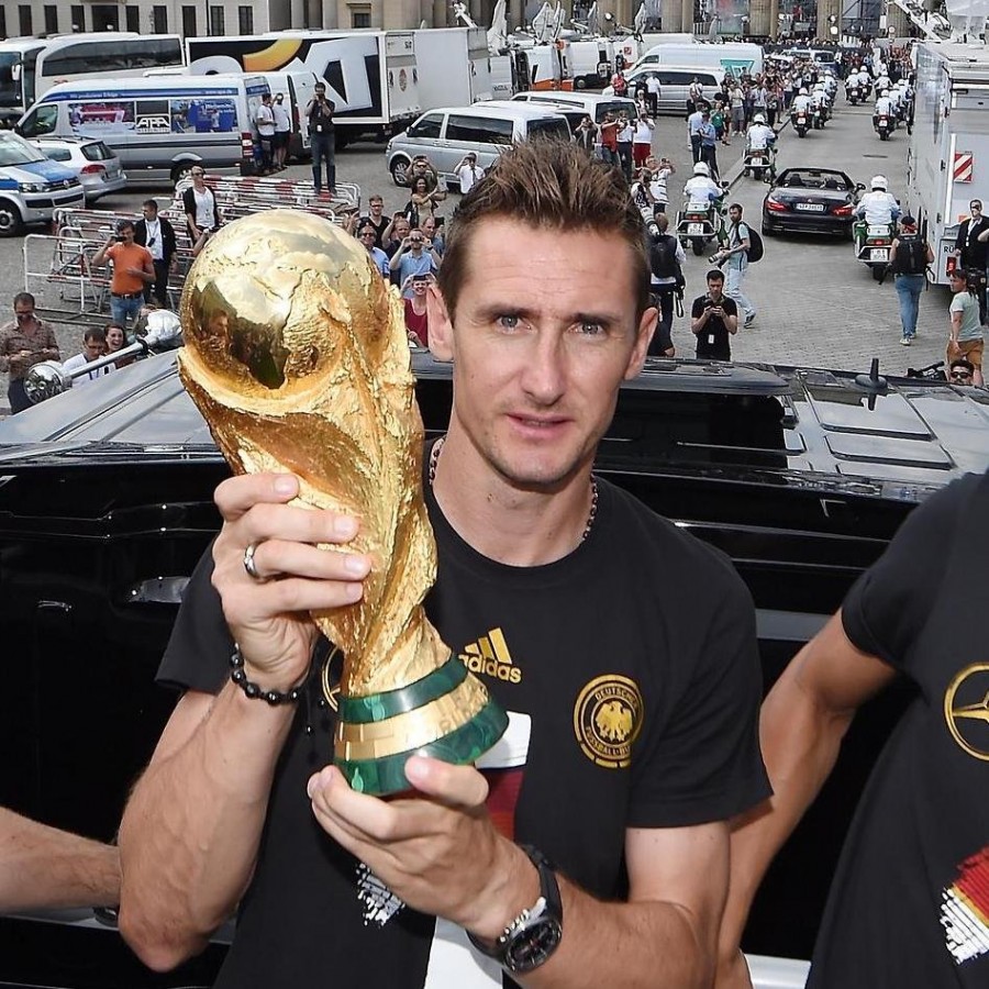 Anuncia su retiro el caballero del campo, Miroslav Klose