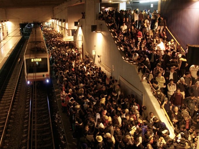 Registran pelea entre usuarios del metro Pantitlán por robo de celular