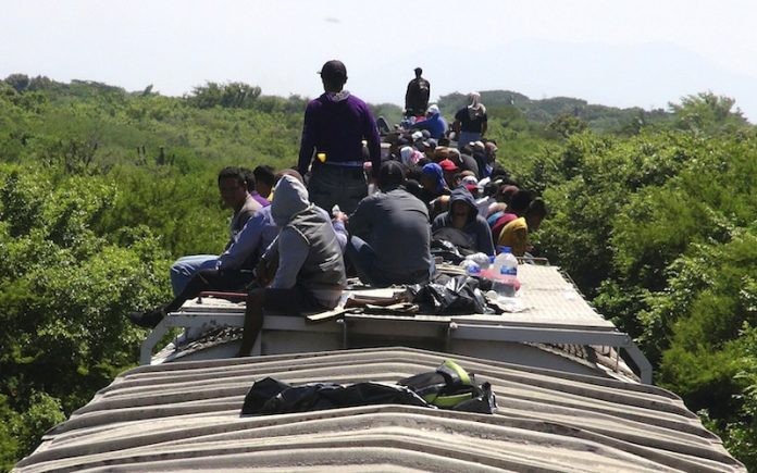 Migrantes centroamericanos llegan a la frontera de EU