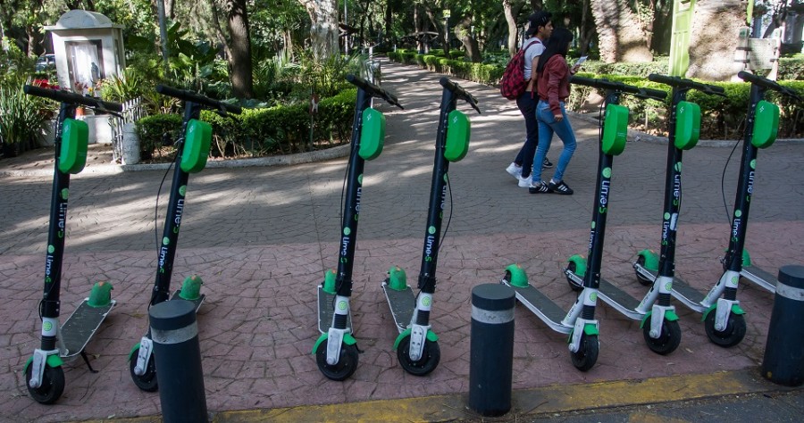 Advierten sobre impacto ambiental de los patines eléctricos