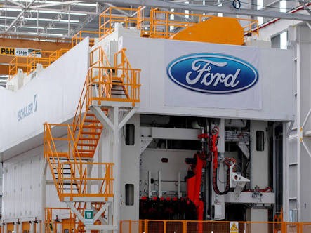 Ford no invertirá en México. Se desploma el peso