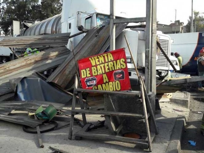 Un persona prensada por Tráiler fuera de control