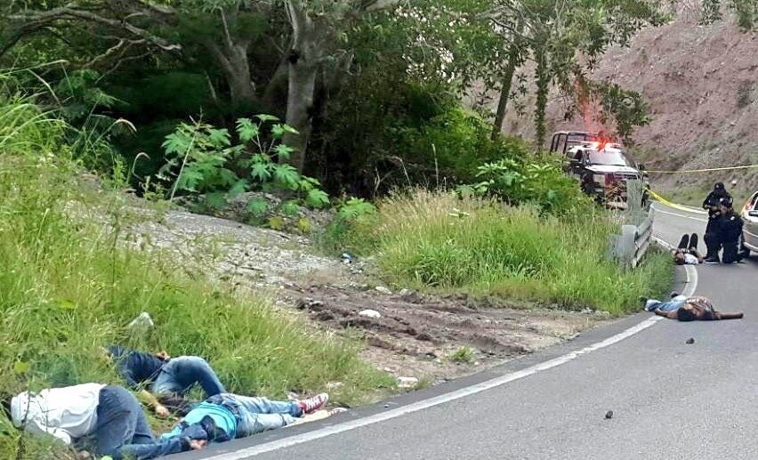 Mueren dos estudiantes de Ayotzinapa en asalto a autobús