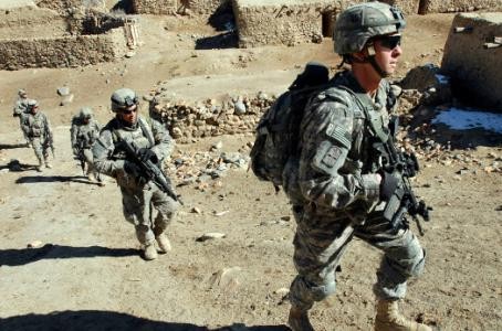 Al menos 43 soldados perdieron la vida en ataque a base militar afgana