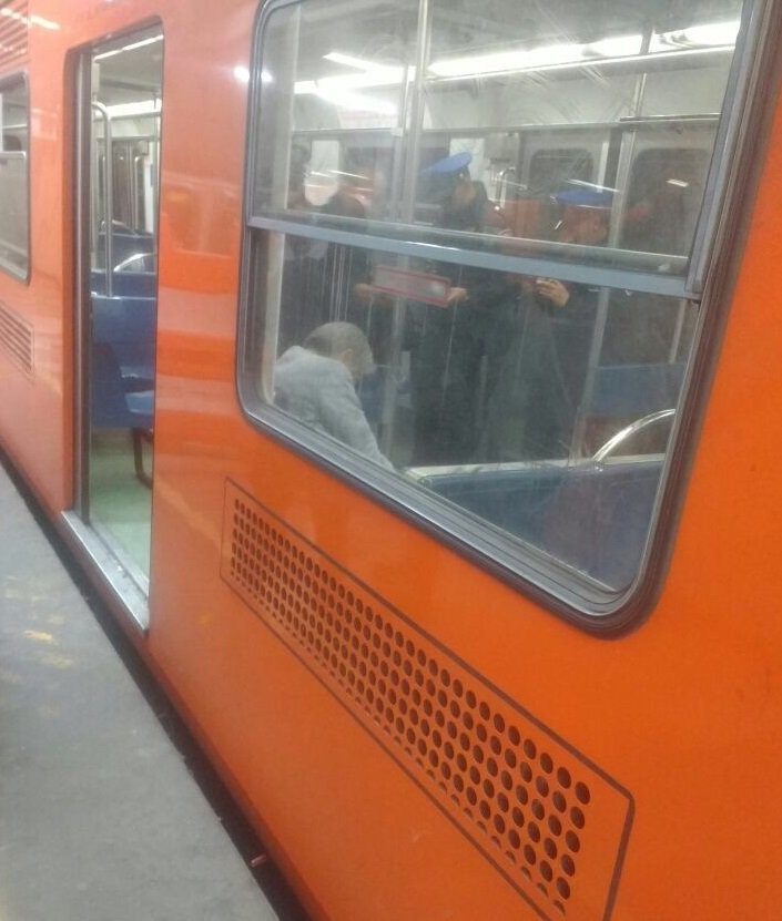 Anciano muere en metro Pantitlán y continuó viajando